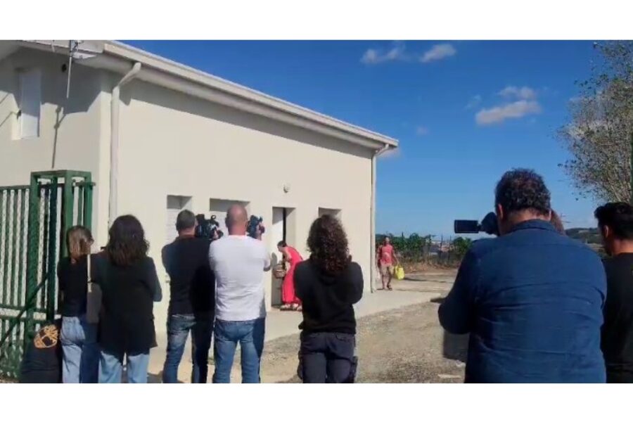 Arrivati nell'abitazione offerta dal Comune