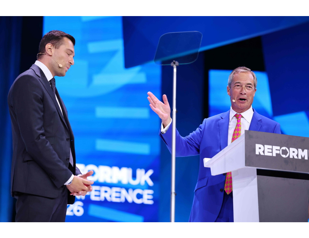 Farage e Bardella firmano intesa anti-migranti al congresso di Reform