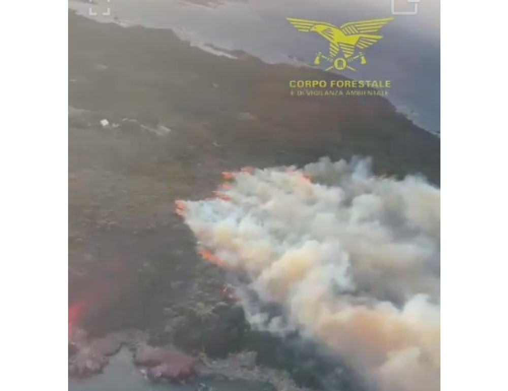Fiamme sull’Isola di Santa Maria a La Maddalena, intervengono 2 Canadair
