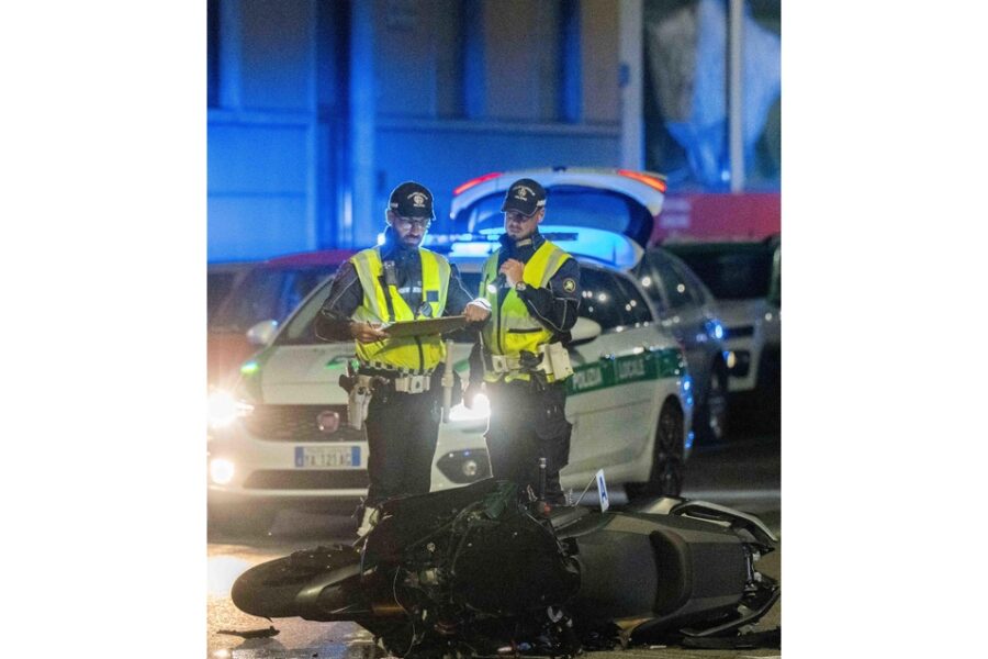 Incidente dopo mezzanotte in via Mecenate