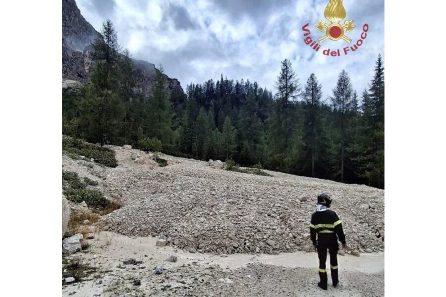Controlli dei vigili del fuoco su parcheggio e strada silvo-pastorale