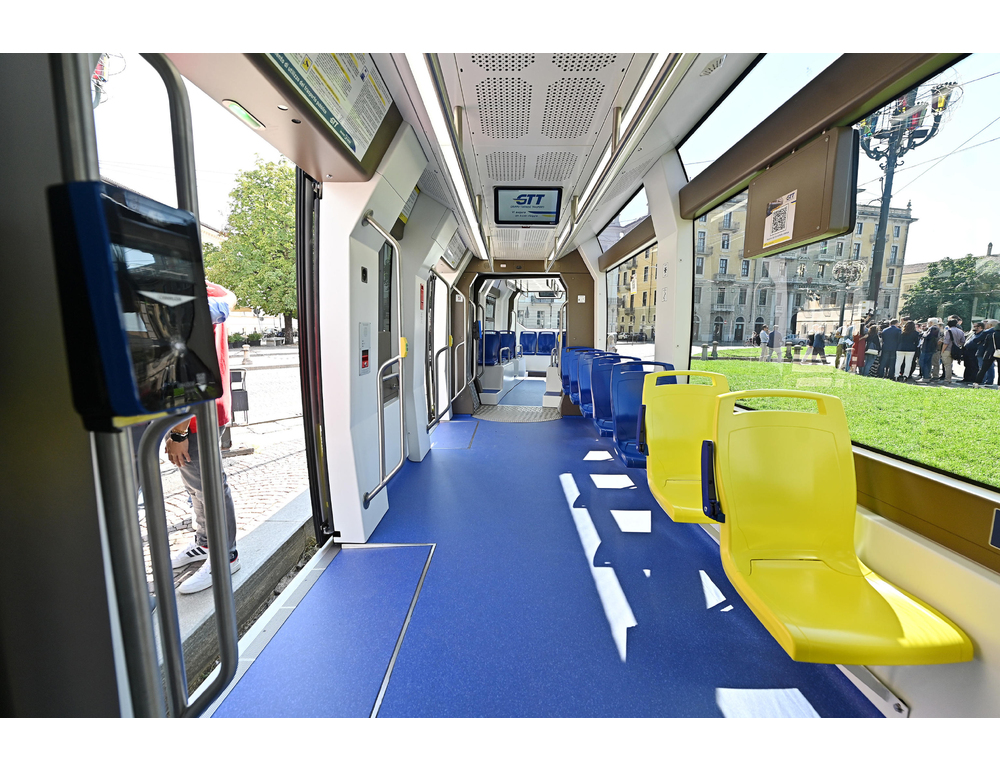 Fumogeno lanciato su un tram a Torino, Gtt sporge denuncia
