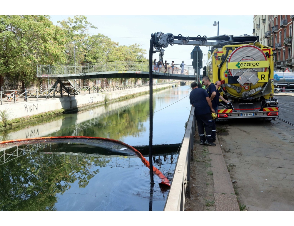 Gasolio nel Naviglio, aperta inchiesta per inquinamento delle acque