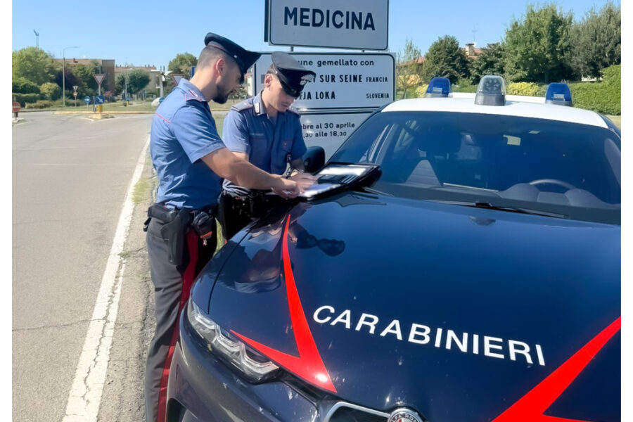 Il 75enne colpito dal distacco del coperchio di un escavatore fermo