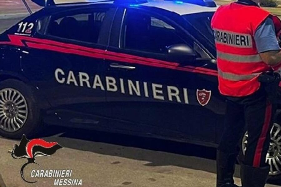 Uomo bloccato e condotto nella caserma dei carabinieri di Modica