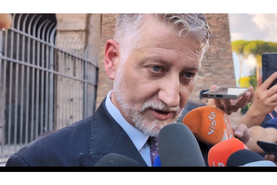 Il ministro della Cultura all'incontro con i lavoratori prima della riapertura