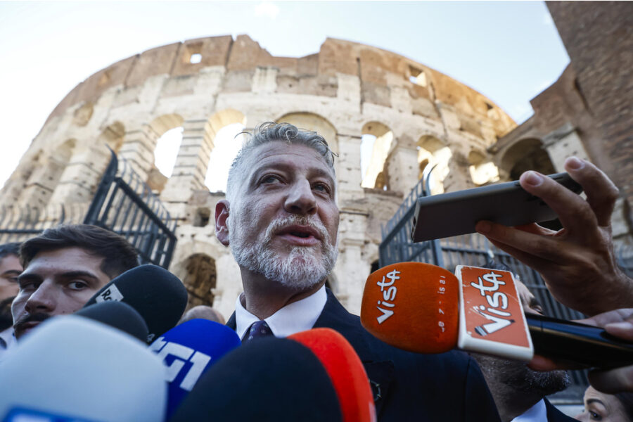 Cgil annuncia iniziative e la costituzione di parte civile. Il ministro: presto confronto
