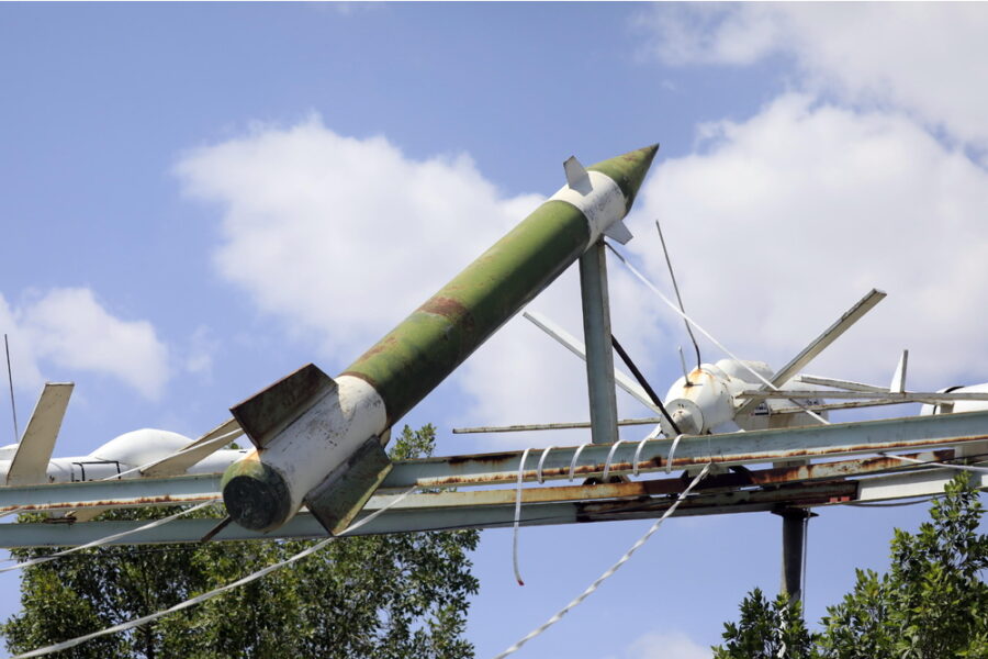 'F-15 colpito da un missile terra-aria. Altri velivoli costretti alla ritirata'