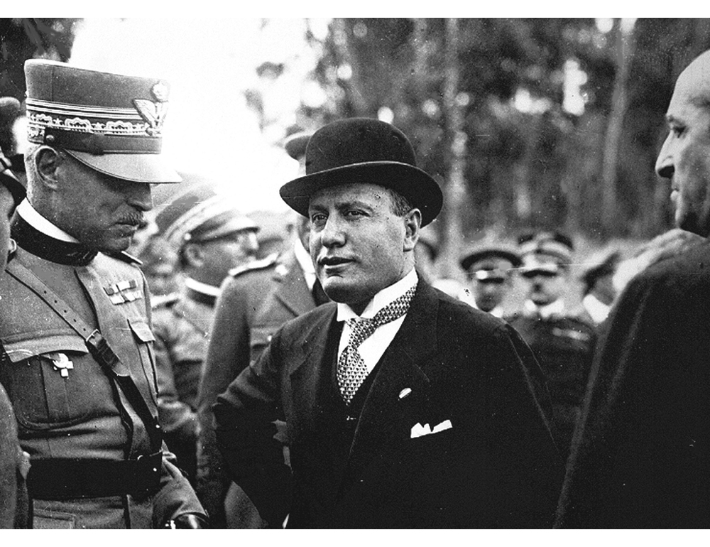 Il Comune di Brescia toglie la cittadinanza onoraria a Mussolini