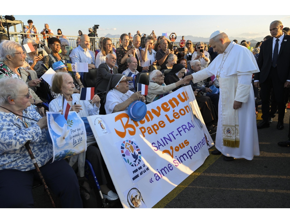 Il Papa a Lourdes, ‘la Chiesa riconosca i suoi errori’