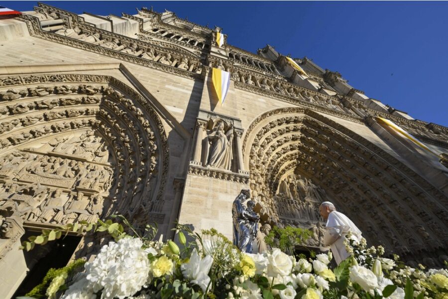 Leone porta ad esempio la ricostruzione di Notre-Dame visitata nel viaggio in Francia