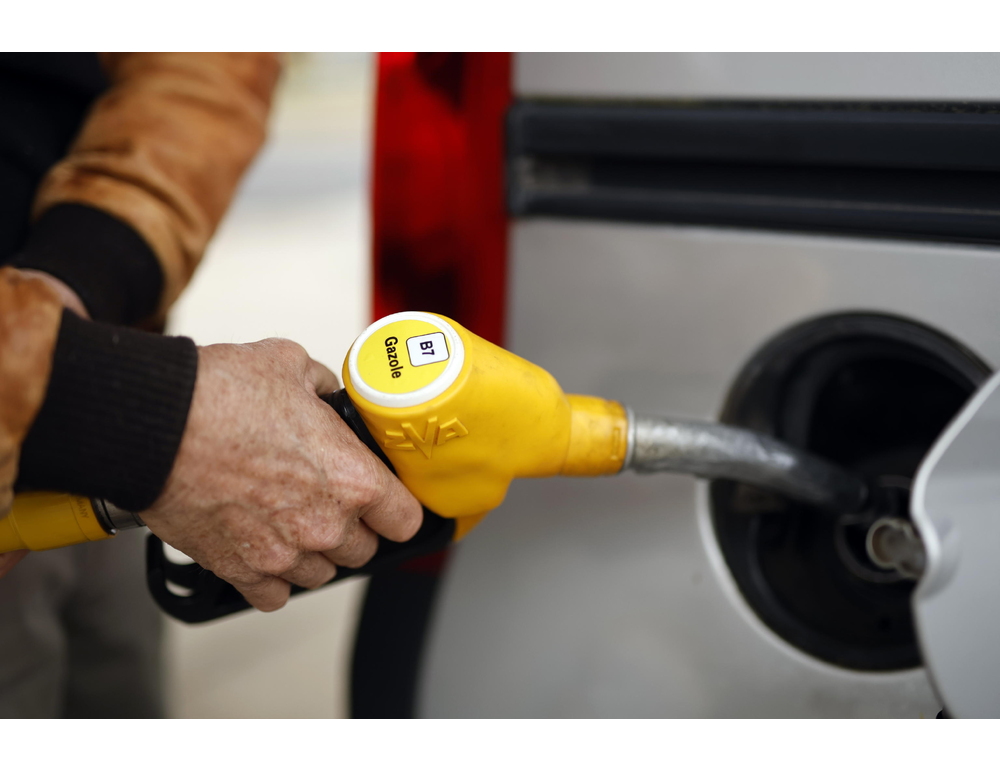 In Francia c’è chi risparmia allungando la benzina con l’etanolo