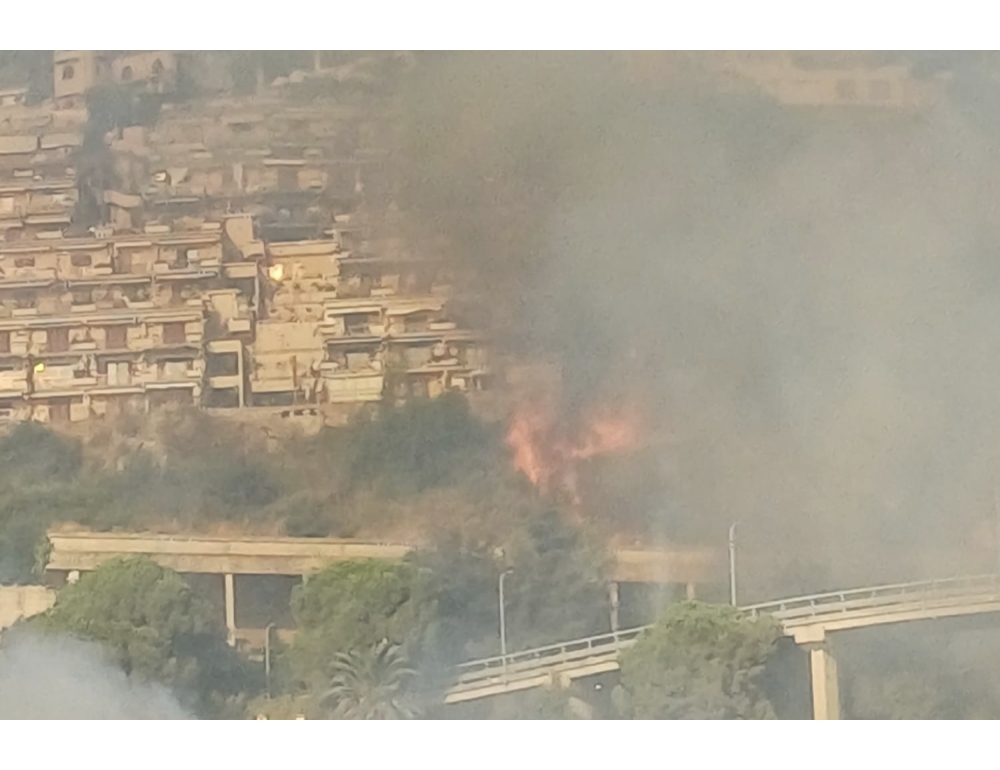 Incendio in quartiere di Taormina, fiamme minacciano abitazioni