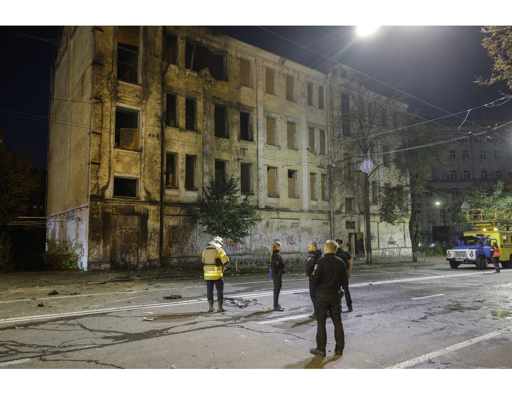 Kiev, ‘drone russo colpisce un edificio della capitale, un morto’