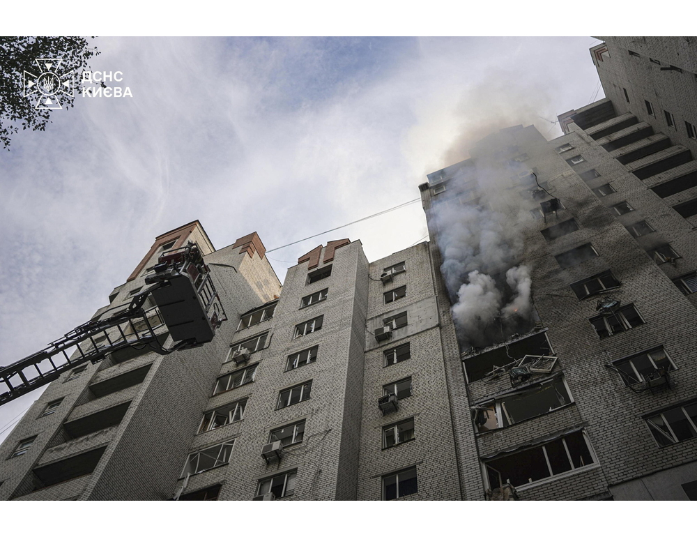 Kiev, ‘raid russo su palazzo di uffici in pieno giorno, 3 morti’