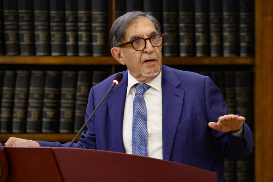 'Si è scelta la strada della politica