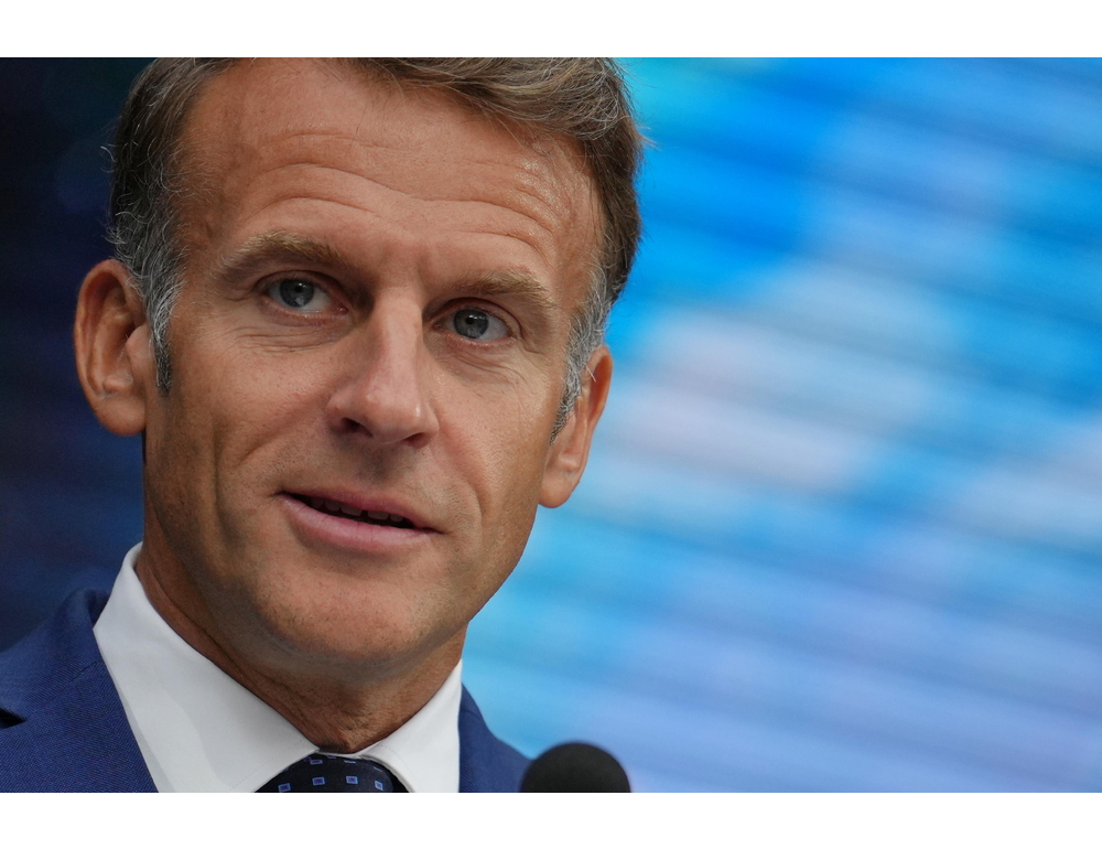 Macron, serve piano per proteggere infrastrutture critiche da attacchi ibridi russi
