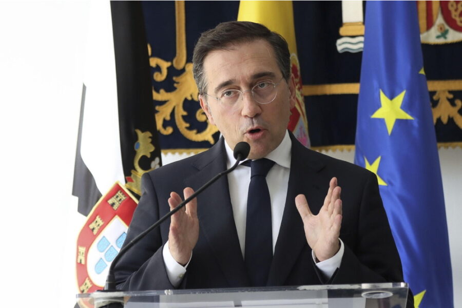 Ministro Albares: 'Decisione assurda e inutile