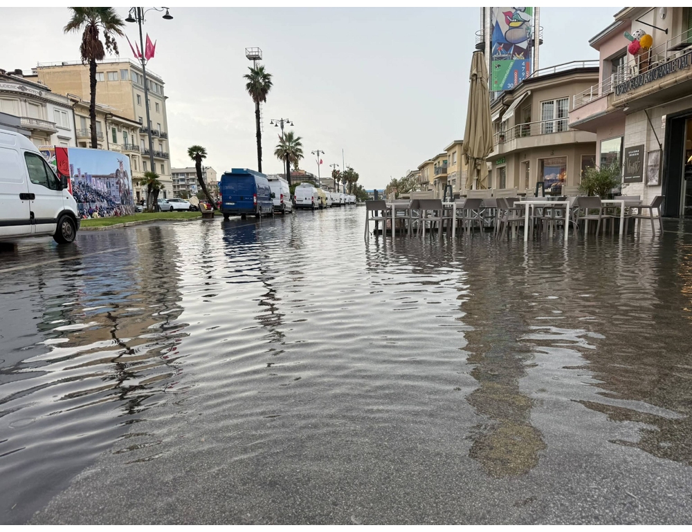 Maltempo, allagamenti a Massa Carrara e Viareggio con nuove piogge