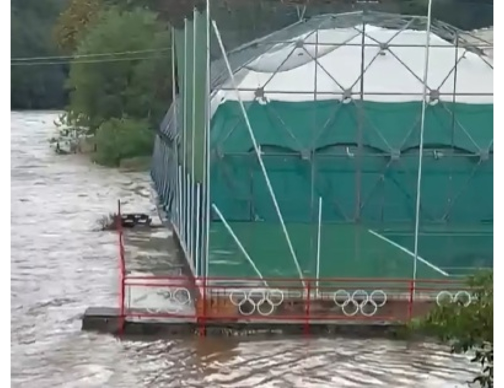 Maltempo in Liguria, esonda il torrente Lavagna in provincia di Genova