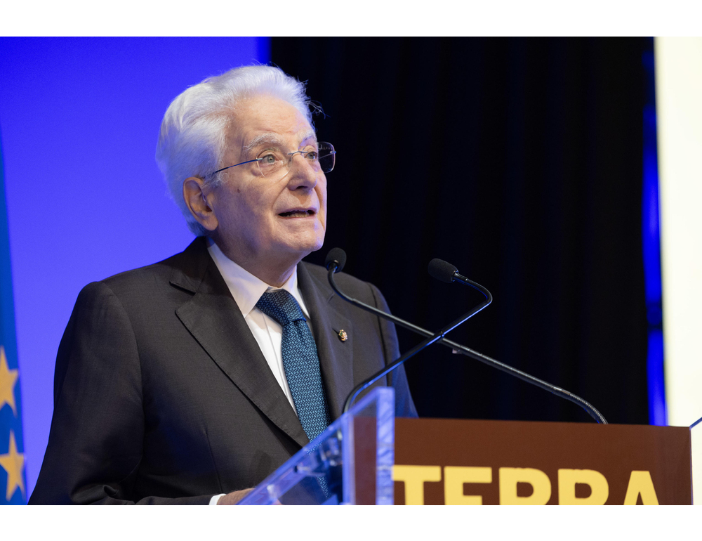 Mattarella al Papa,serve coesione per il bene comune e per il servizio delle persone