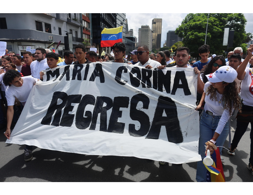 Media, tolto il divieto di ingresso per Machado in Venezuela