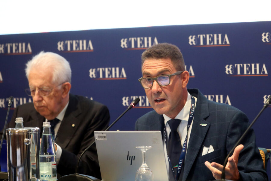 L'ex-presidente del consiglio replica al leader di Futuro Nazionale a Cernobbio