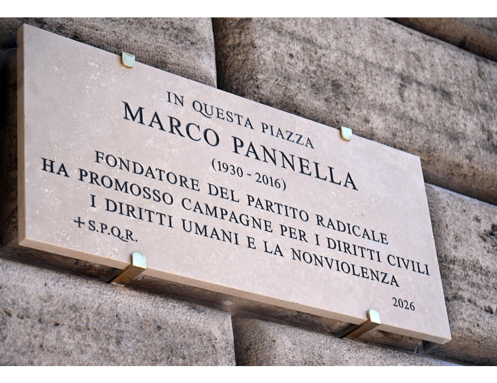 Pannella torna a Piazza Navona, scoperta la targa in suo onore