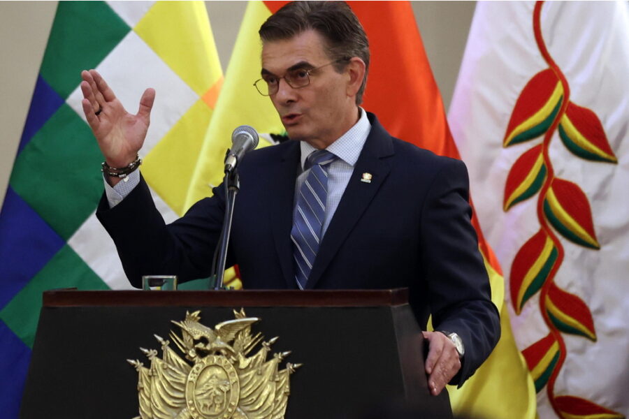 Il presidente accusa il narcotraffico di infiltrare economia