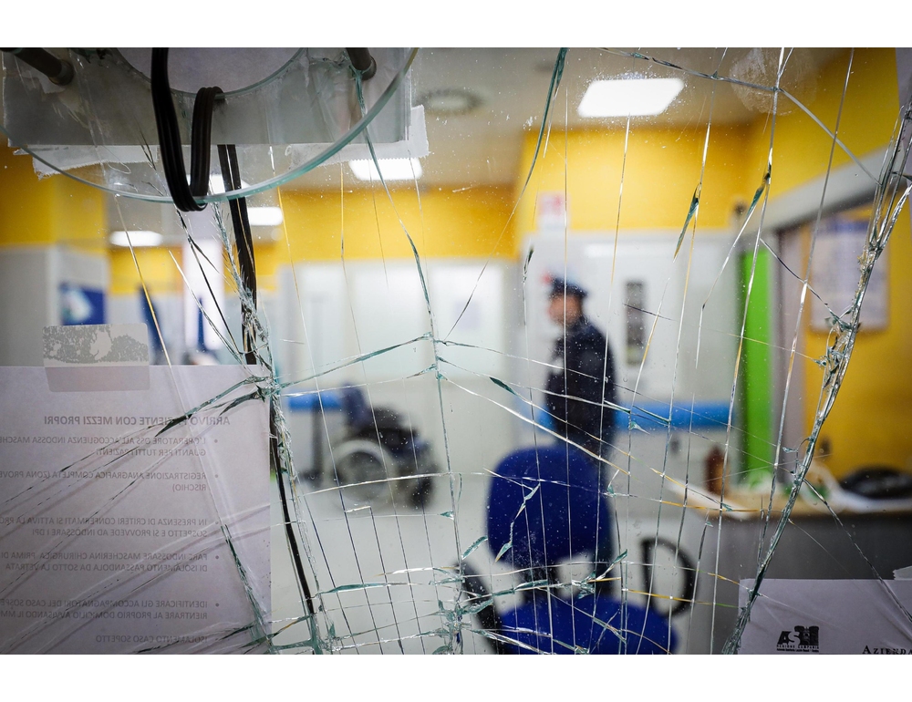 Paziente danneggia pronto soccorso degli ospedali riuniti di Padova sud