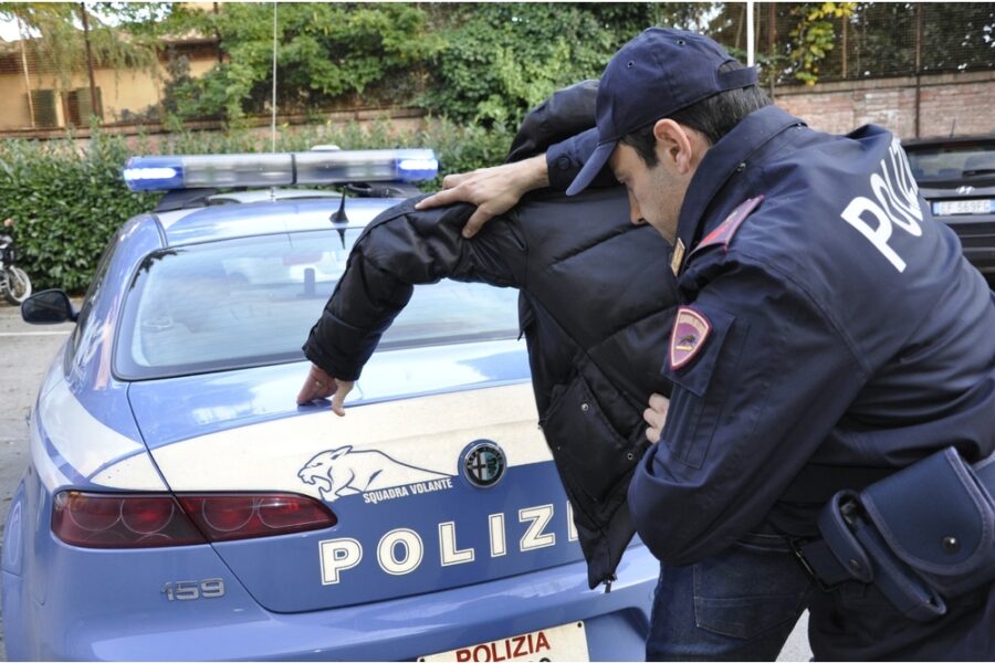 E' successo a Pescia. Passeggiata si trasforma in un incubo. Salvata da un passante