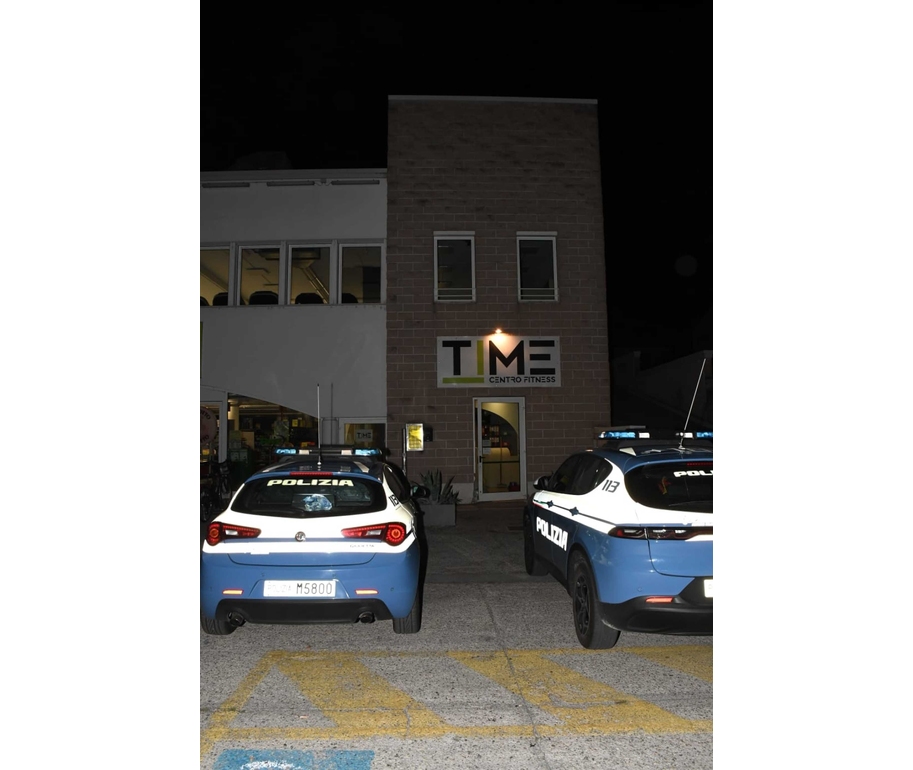 Precipita nel vano ascensore di un cantiere e muore