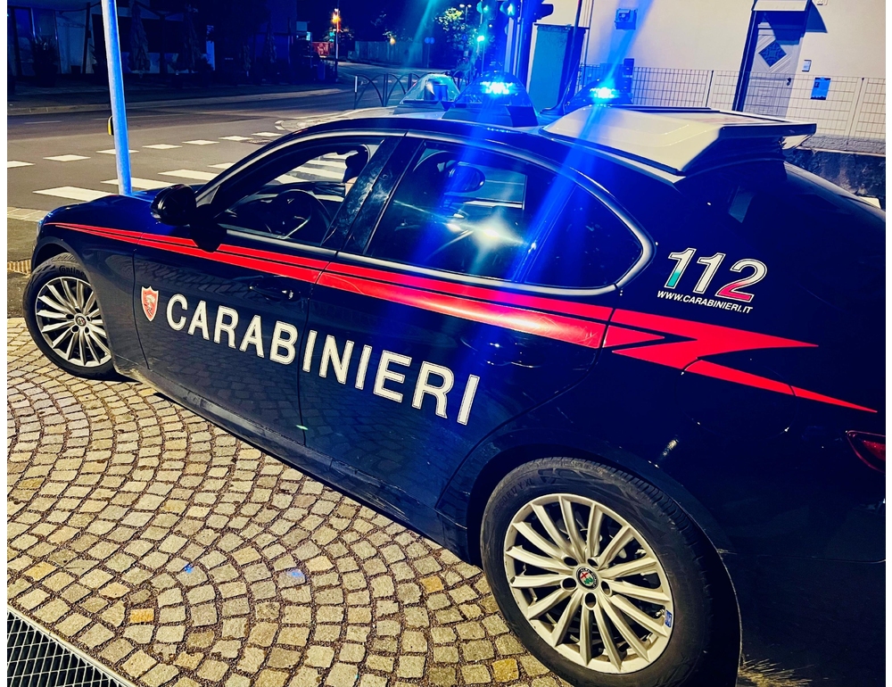 Quattro giovanissimi preparavano molotov, perquisizioni e sequestri