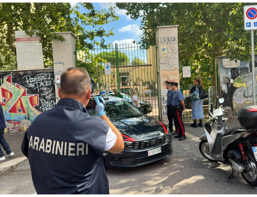 Rientro da eroe del ragazzo che ha salvato la prof, ‘hai evitato una strage’