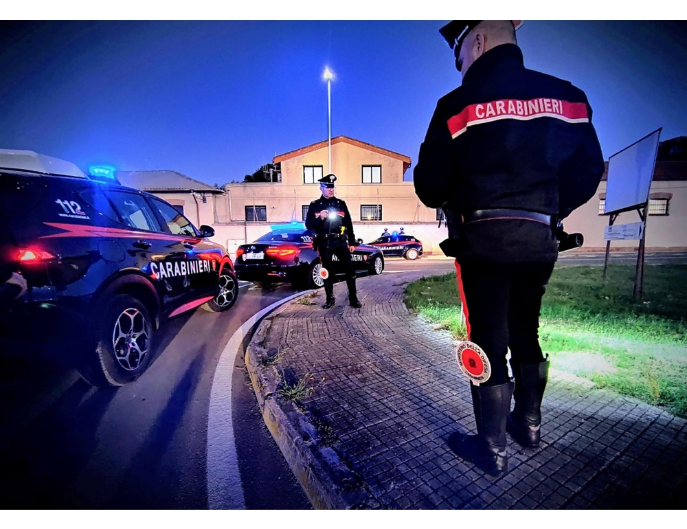 Sevizie e abusi su 11enne filmati col telefono, 5 minori indagati a Cagliari