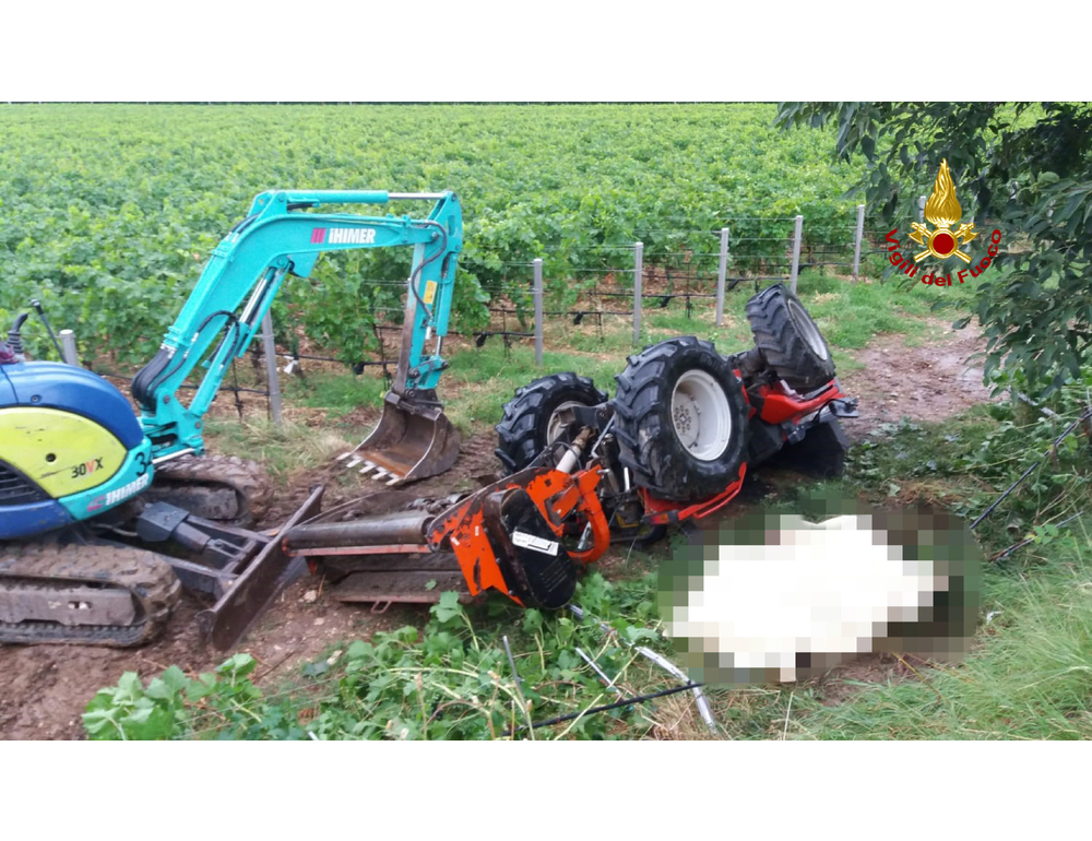 Si rovescia con il trattore, muore imprenditore vinicolo