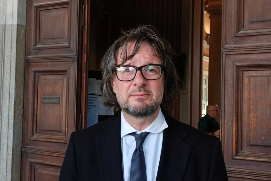 Avvocato: "Torce e guanti dimostrano il tentativo di effrazione"