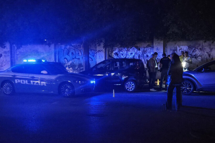 L'agguato ieri sera. Il giovane era destinatario di una misura di espulsione
