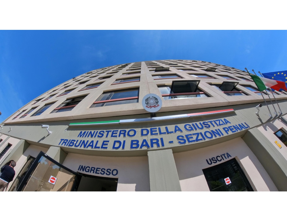 Spiava i conti di Mattarella e Meloni, chiuse indagini su ex dipendente banca