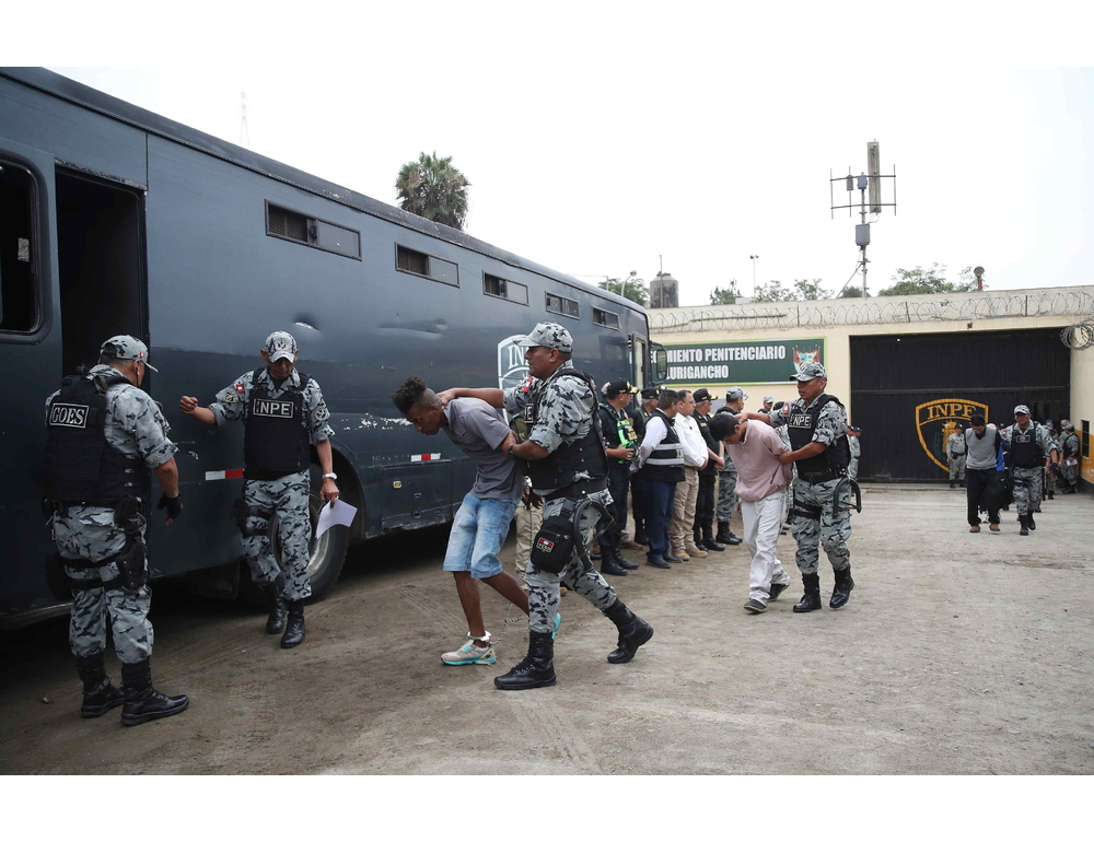 Stato di emergenza in 5 carceri di massima sicurezza del Perù