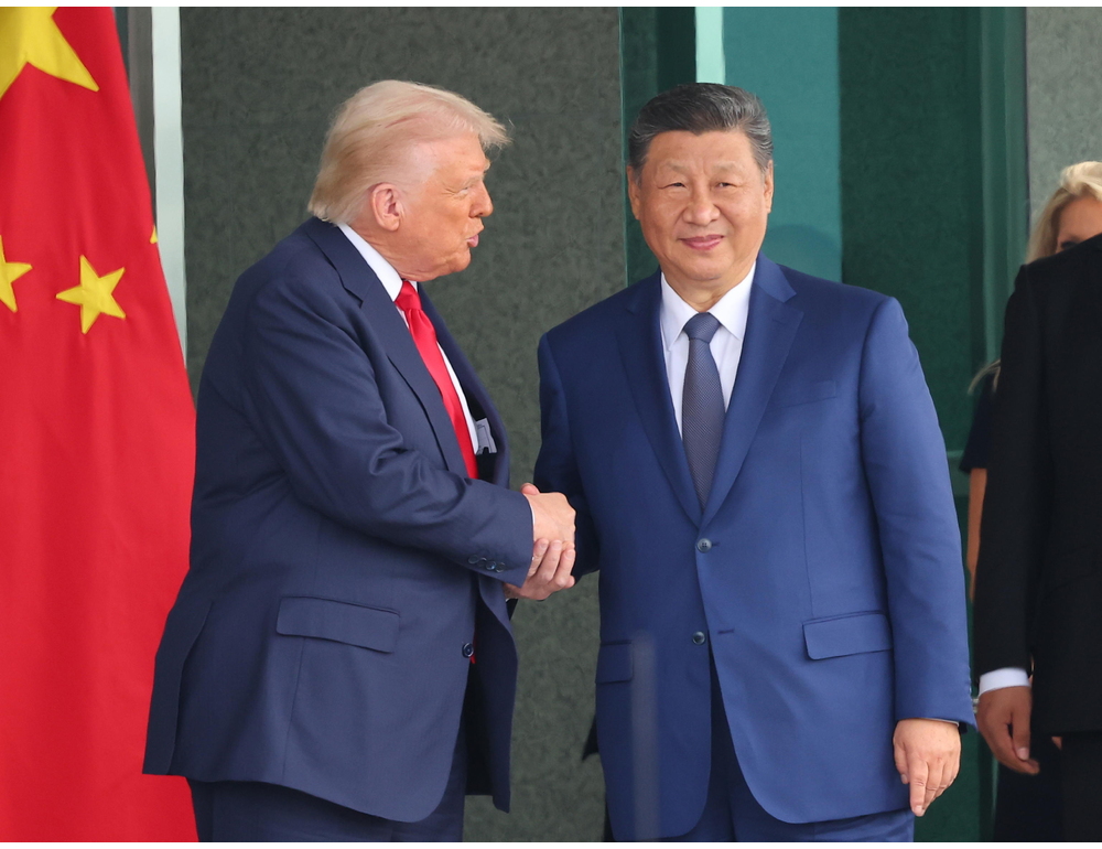 Stretta di mano tra Trump e Xi, al via la visita del leader cinese in Usa