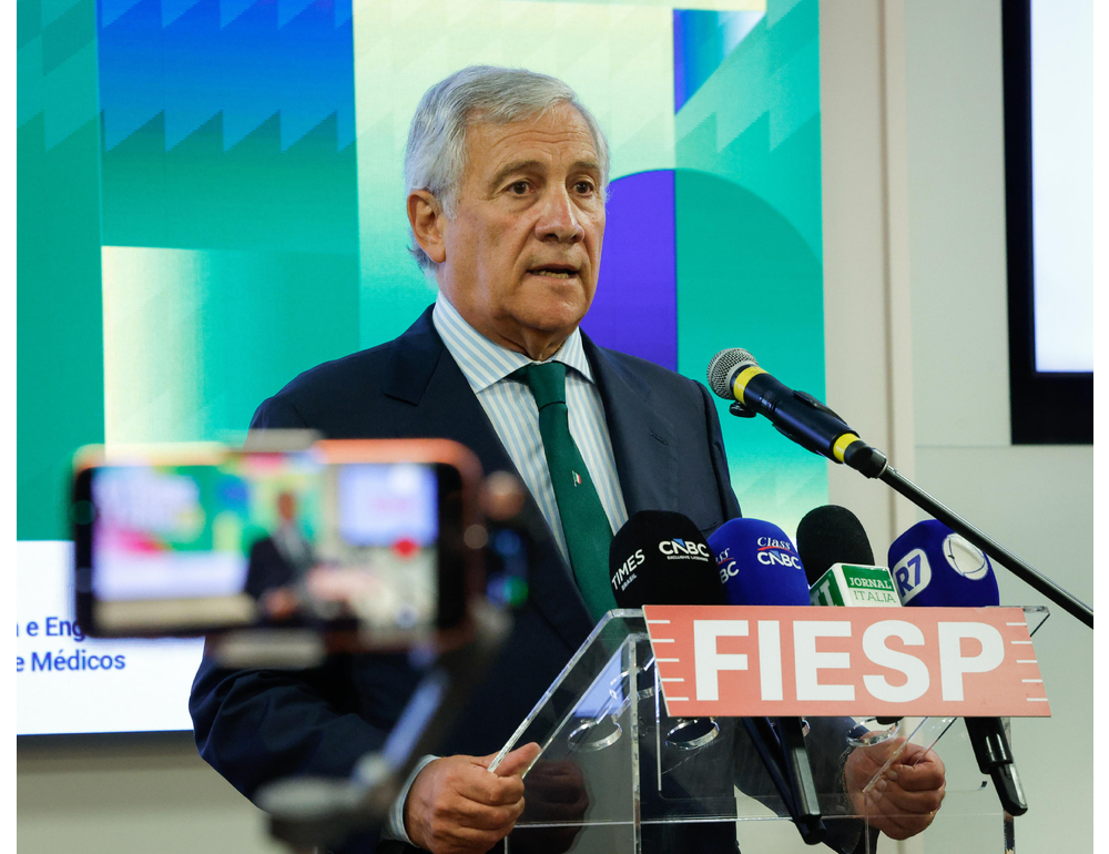 Tajani, ‘auguri al Papa, in tempo di divisioni è una voce di pace’