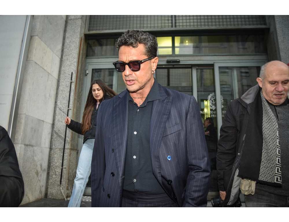 Tentativo di estorsione a Fabrizio Corona, un 20enne denunciato a Milano