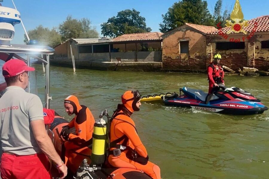 In campo i sommozzatori dei Vigili del fuoco