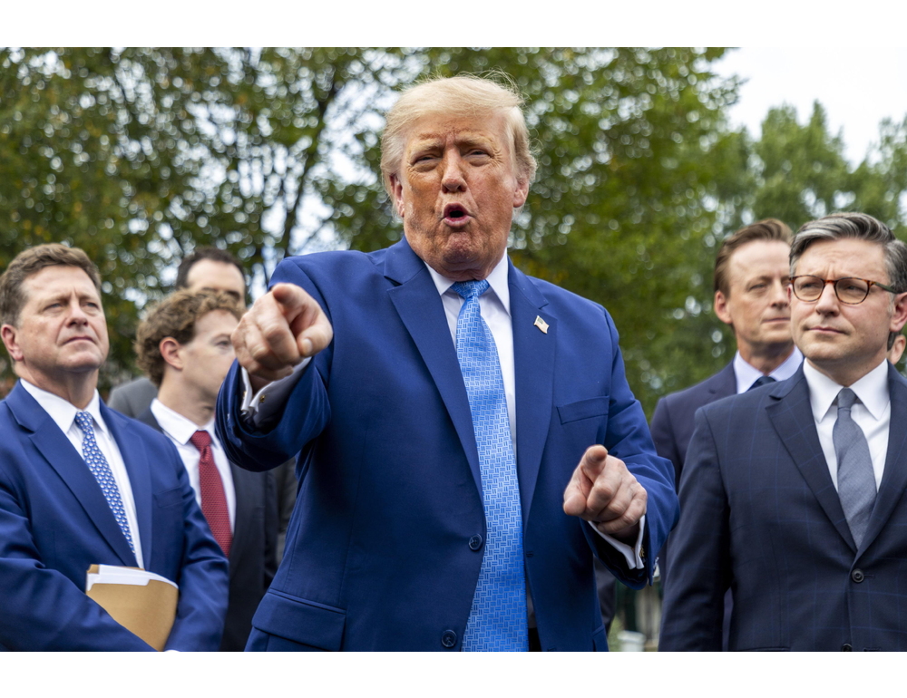 Trump, ‘Usa valutano comitato di 10 persone per vigilare sull’IA’