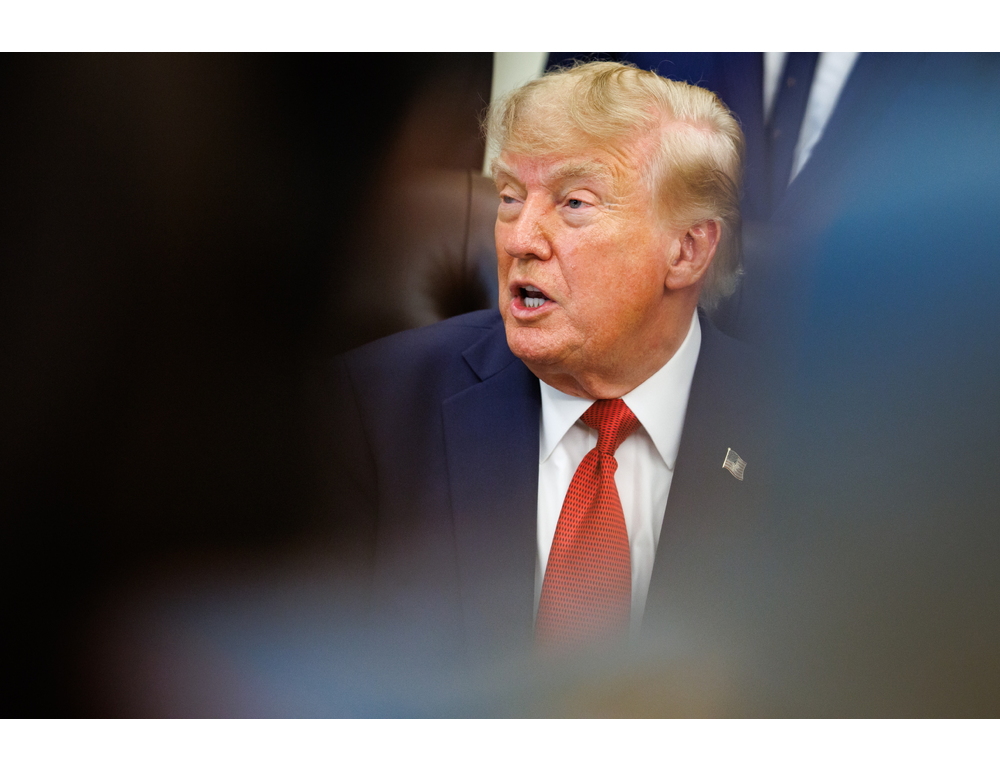 Trump, ‘deciderò se e quando far esplodere l’Iran, si comportino bene’