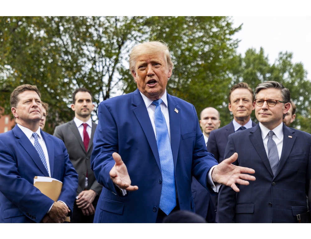 Trump firma ordine esecutivo, ‘inaugura l’era della Super Intelligenza’
