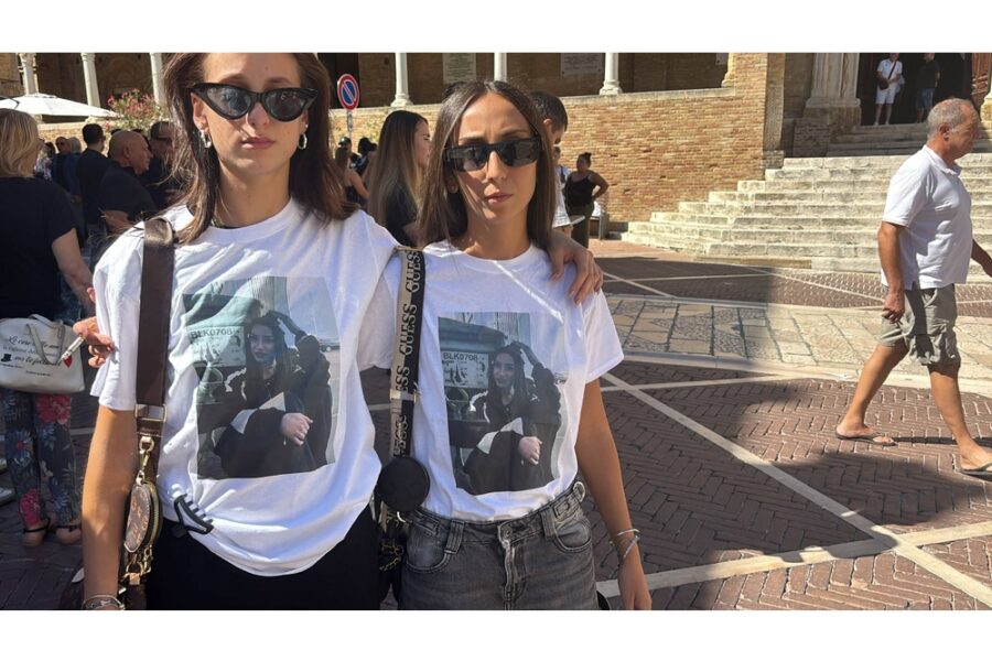 Musica techno e palloncini bianchi per l'abruzzese Maria Spinelli