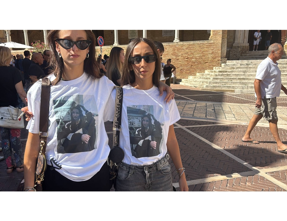 Uccisa al rave, in centinaia ai funerali dell’italiana uccisa in Svizzera