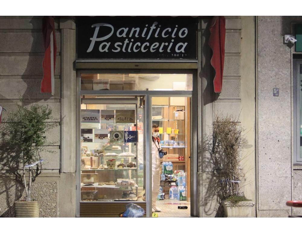Uccise un uomo e ne ferì un altro in panetteria a Milano, ‘ho avuto paura’